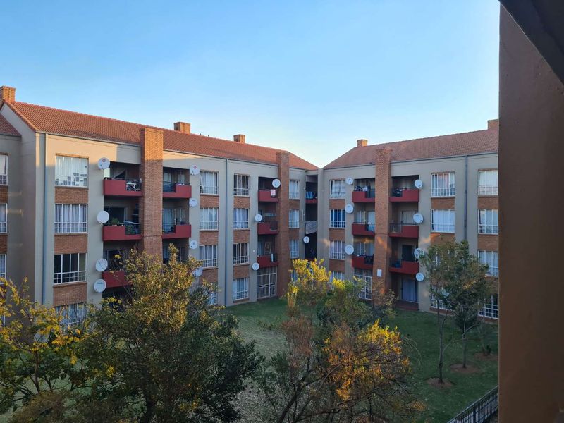 2 Bedroom to rent in Waterkloof Glen - Photo 4