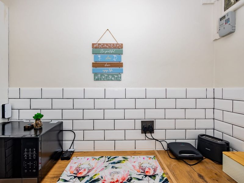 Secure & Convenient: Olive House Awaits You - Photo 8