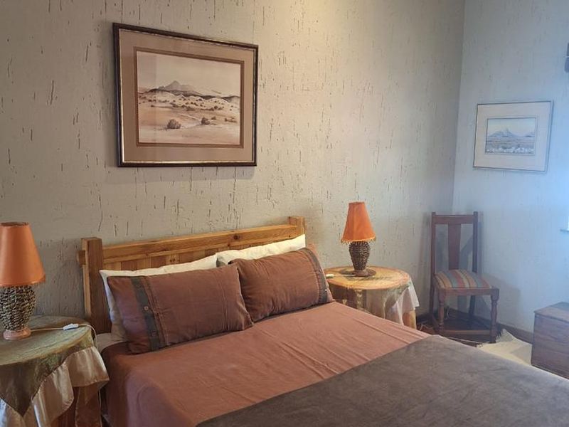 Spacious 5-Bed Residence With Consulting Rooms In Klein Windhoek - Photo 6