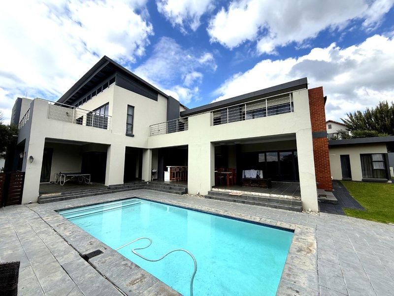 Golf Estate Living at its best - Designed for family and Entertaining - Photo 2