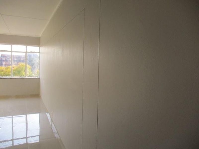 1.5 BEDROOM FLAT TO RENT IN SUNNYSIDE - Photo 3