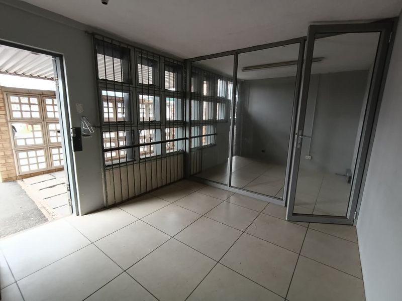 Secure Park | 6m Height | Immediate Occupation - Photo 2