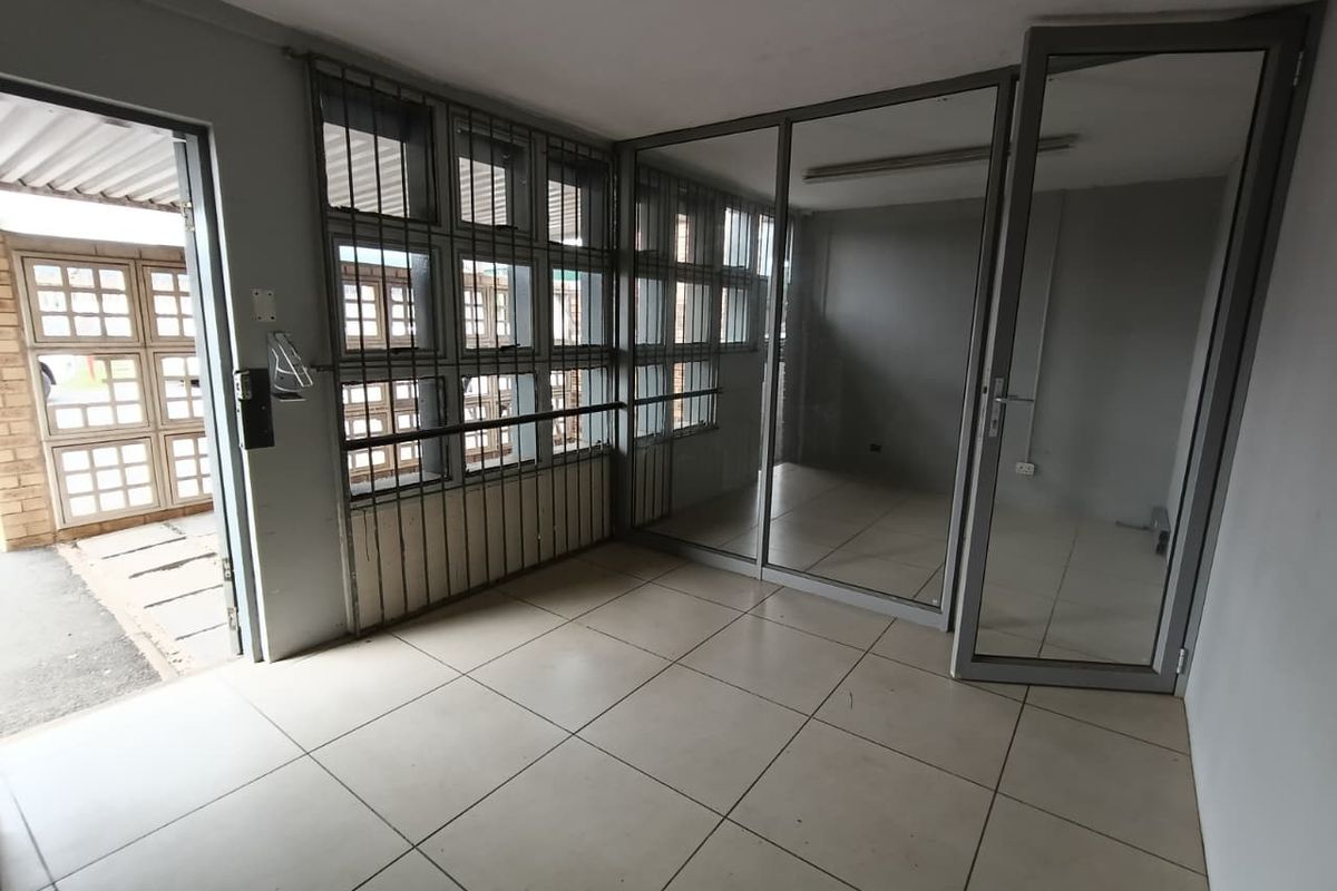 Secure Park | 6m Height | Immediate Occupation - Photo 2