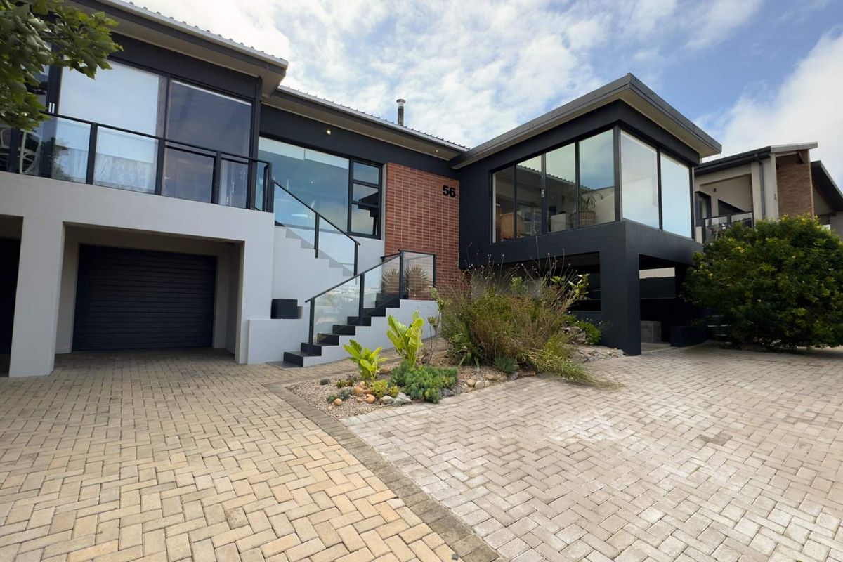 Coastal home with stunning view - Photo 2