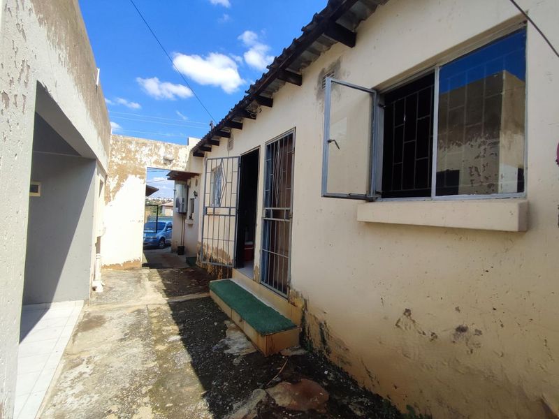 6 Bedroom House for Sale in Cosmo City - Photo 3