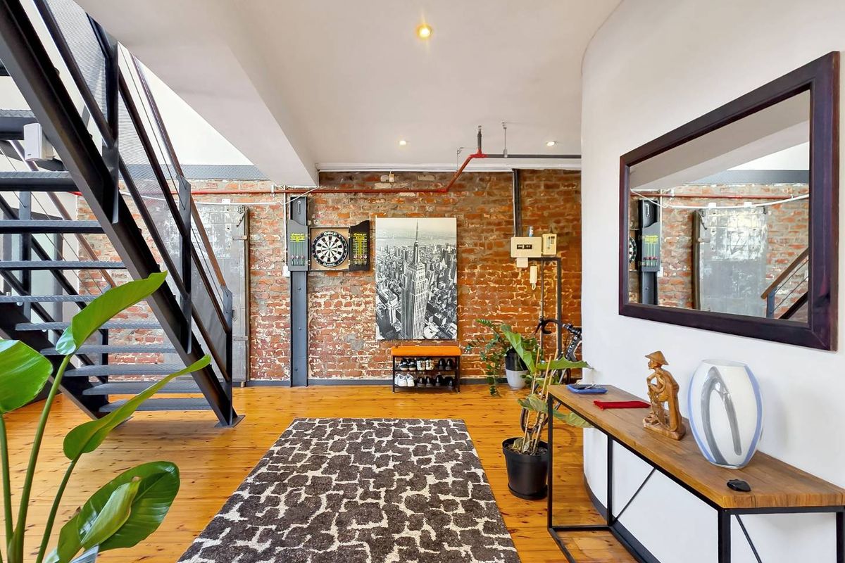Trendy Loft-Style Studio | Airbnb Friendly - Photo 3
