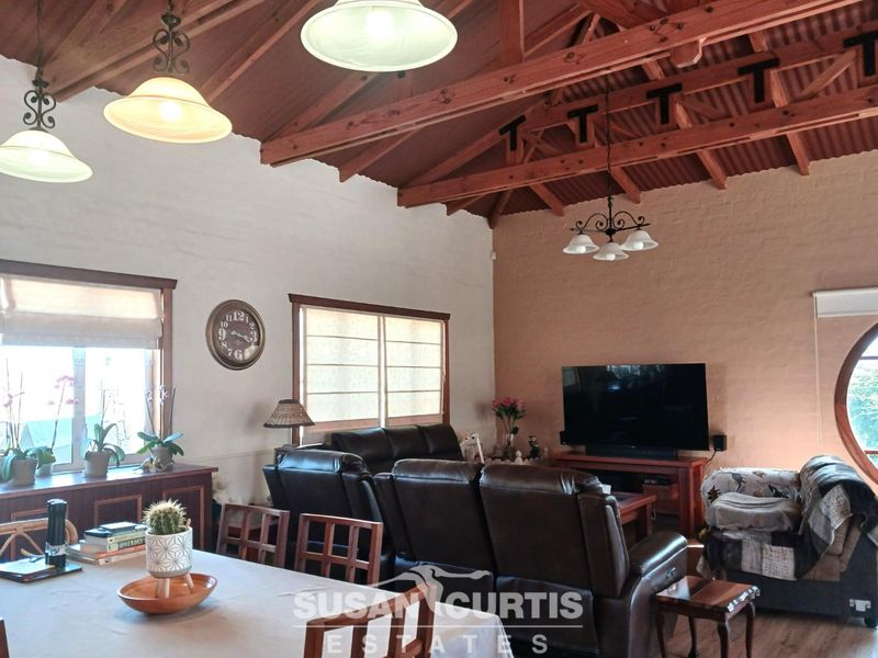 Double Storey Family Home - Photo 4