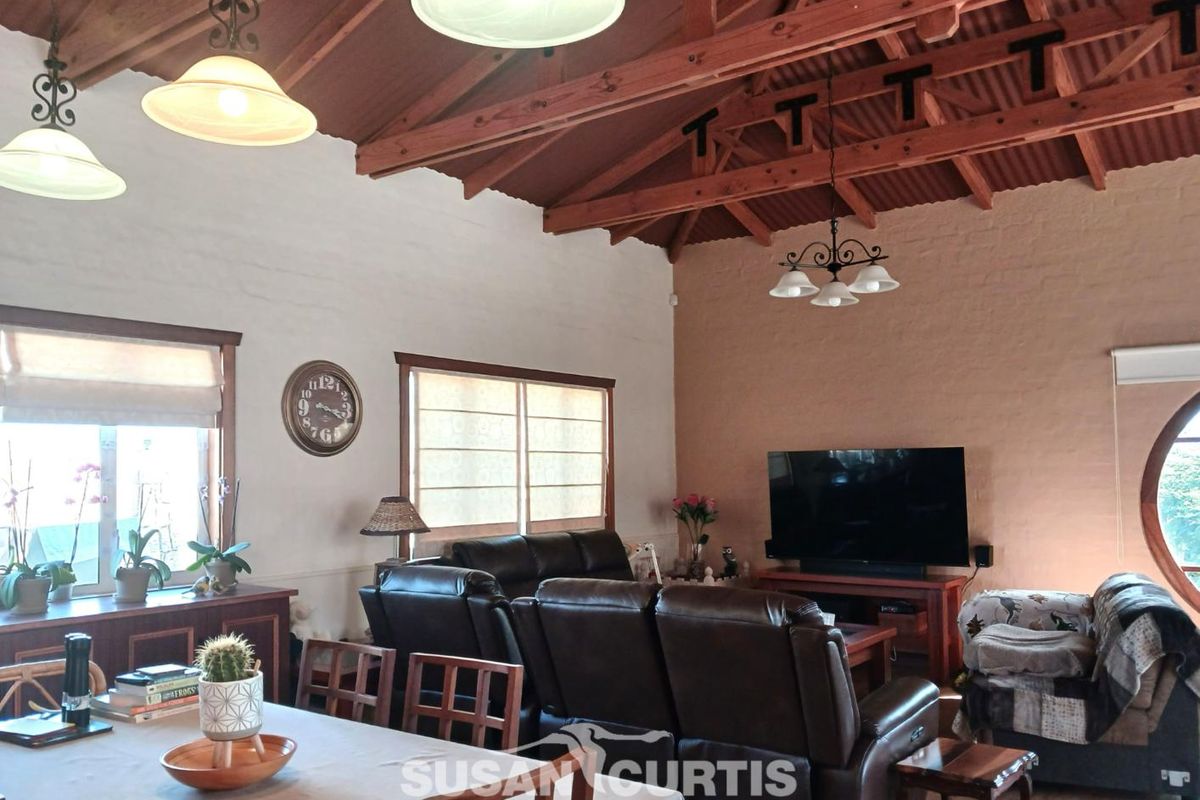 Double Storey Family Home - Photo 4