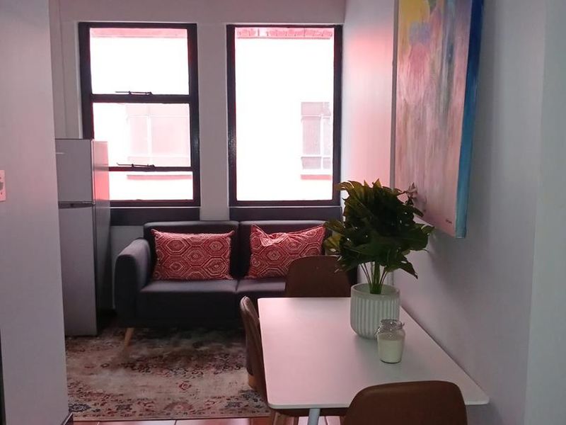 Your Urban Oasis: Prime Location, Full Amenities - Photo 8