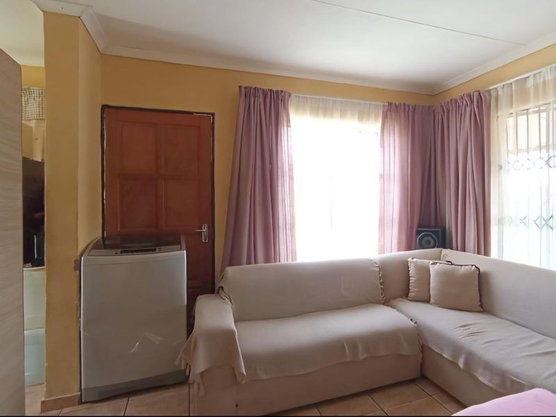 2 Bedroom House for Sale in Soshanguve Ext6 - Photo 8