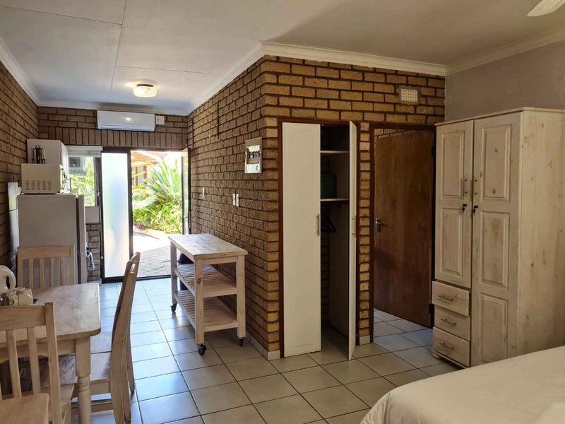 gorgeous 4 Sleeper bachelors' apartment - Photo 6