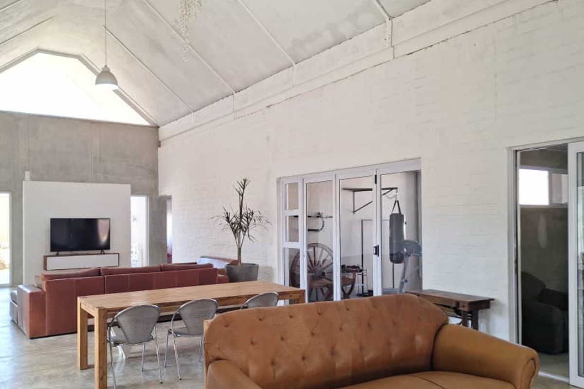 FOR SALE | STYLISH FAMILY HOME | OMEYA ESTATE - Photo 4