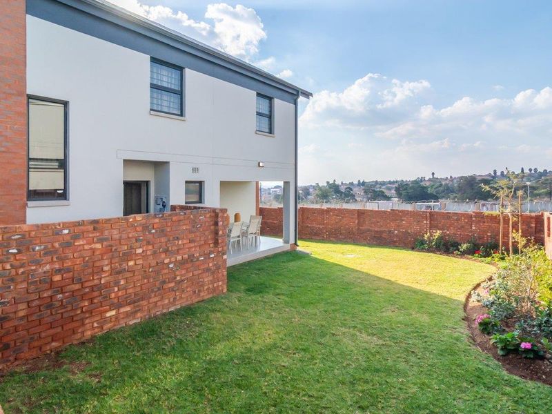 Stylish 4-bed home in Secure Baltimore Estate, Northriding - Photo 10