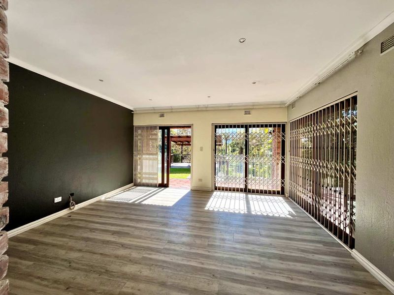 Freestanding Home with Cottage & Pool in Tranquil Assagay - Photo 4