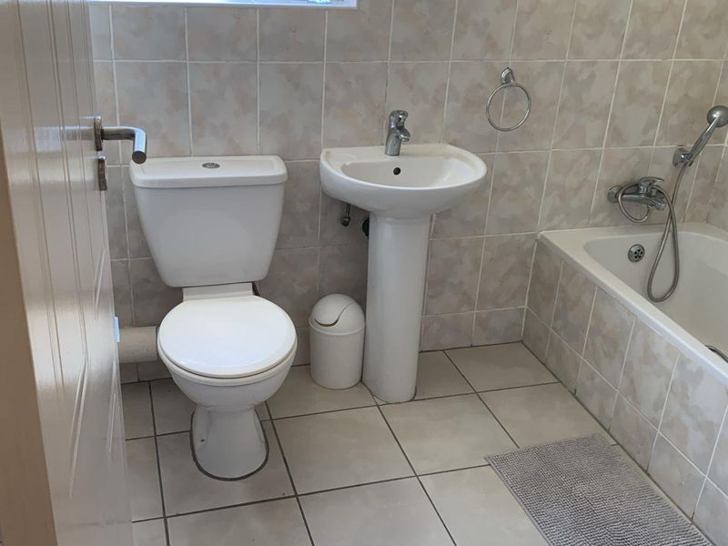3 Bedroom, Groundfloor Townhouse for Sale in Hibberdene - Photo 9