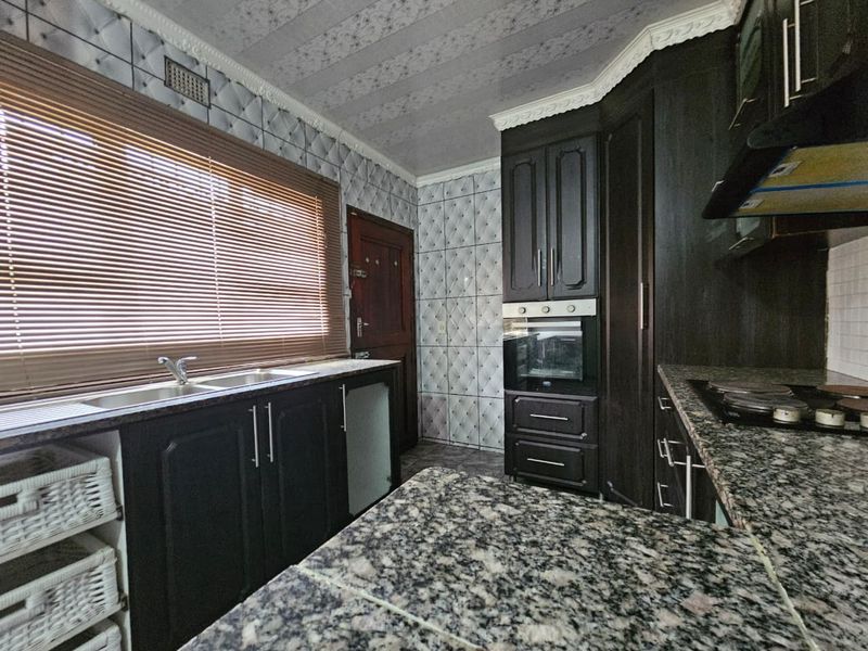 Cozy Haven Awaits! - Photo 3