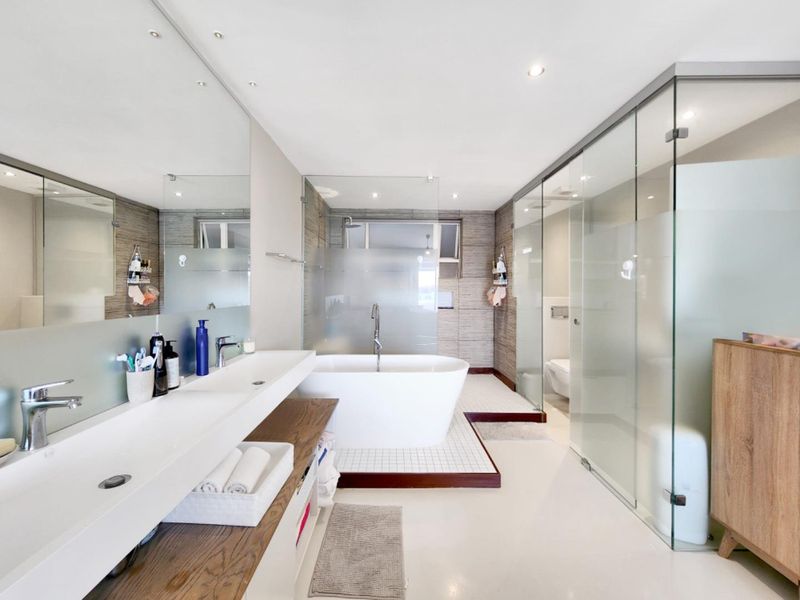 Sun Kissed Two Bedroom Apartment with Balcony and Garage - Photo 5