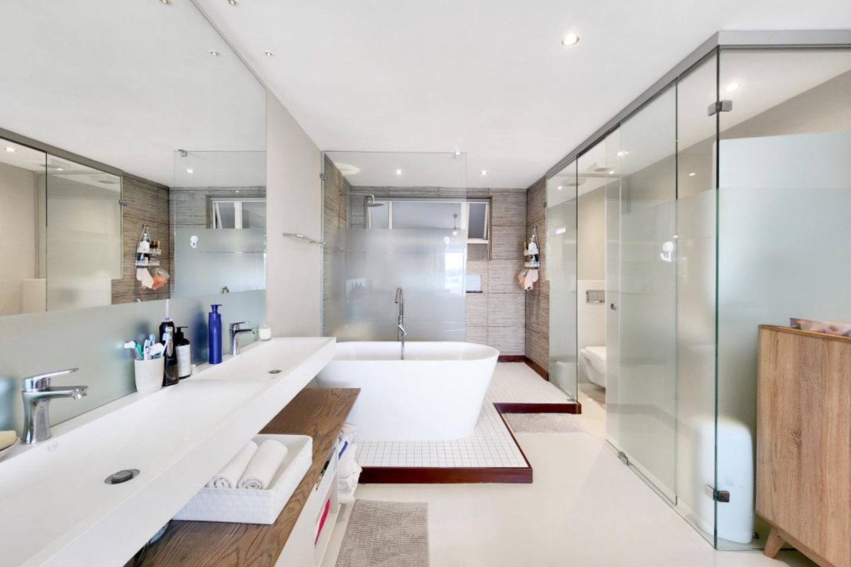 Sun Kissed Two Bedroom Apartment with Balcony and Garage - Photo 5