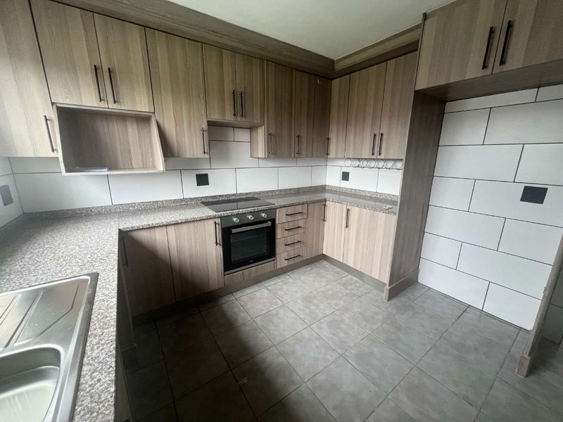 NEWLY REFURBISHED MODERN HOME - Photo 3