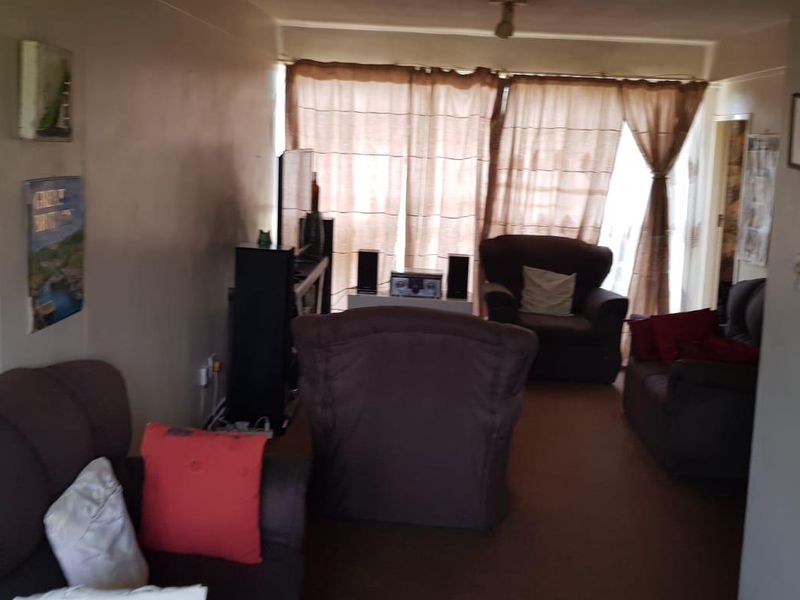 Charming Two-Bedroom Gem: Comfort and Convenience Await - Photo 3