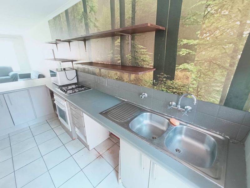 BEAUTIFUL TOWNHOUSE IN SECURE COMPLEX FOR SALE!!!! - Photo 4