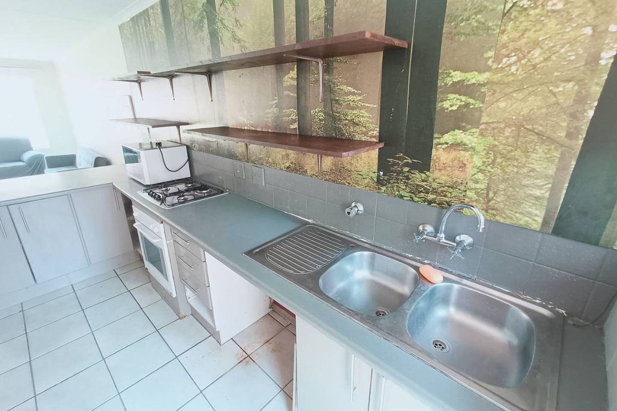 BEAUTIFUL TOWNHOUSE IN SECURE COMPLEX FOR SALE!!!! - Photo 4