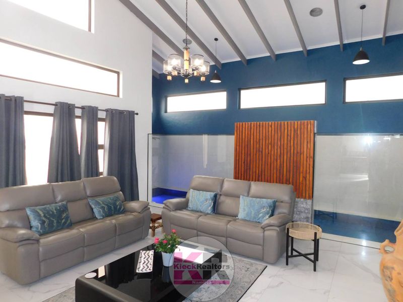 Style and Elegance - Photo 7