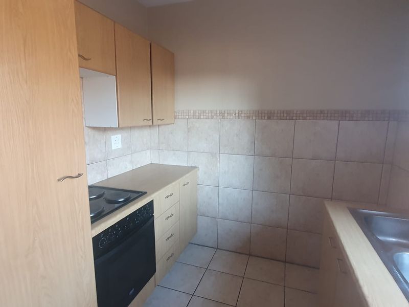 Beautiful Duplex For Sale in Erasmus Kloof! - Photo 2