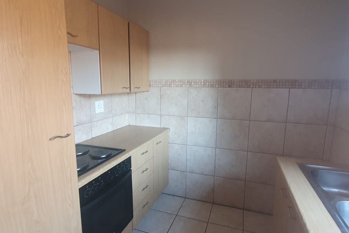 Beautiful Duplex For Sale in Erasmus Kloof! - Photo 2