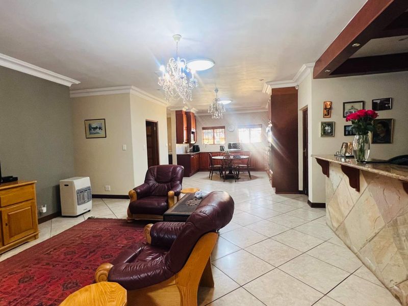 A Rare Midstream Gem - Immaculate, Freshly Painted Family Home | 3 Bedrooms | 1 Study | 3 Bathrooms | Midstream Estate - Photo 8
