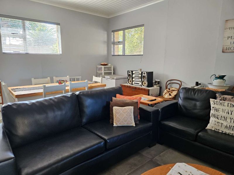 Space, privacy, and abundant birdlife on an extra-large stand - Photo 8