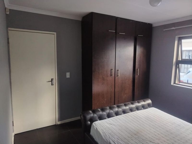 Charming 3-Bedroom House for Rent in Ilitha Park, Khayelitsha - Photo 10