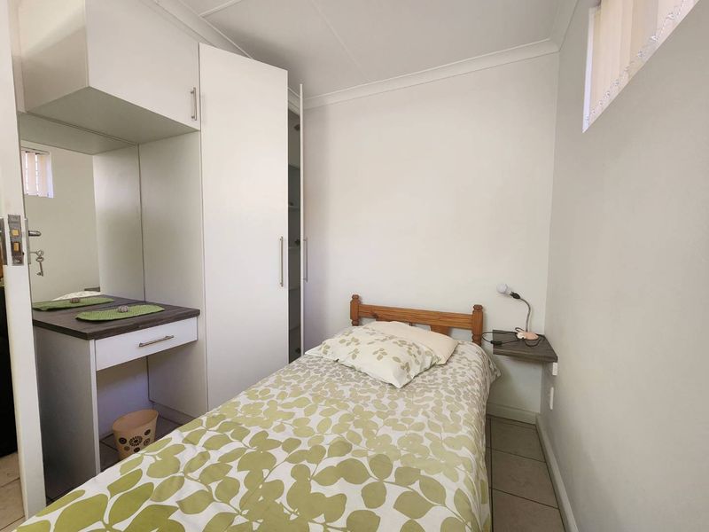 **5-Bedroom Holiday Home in Diaz Beach, Mossel Bay** - Photo 10