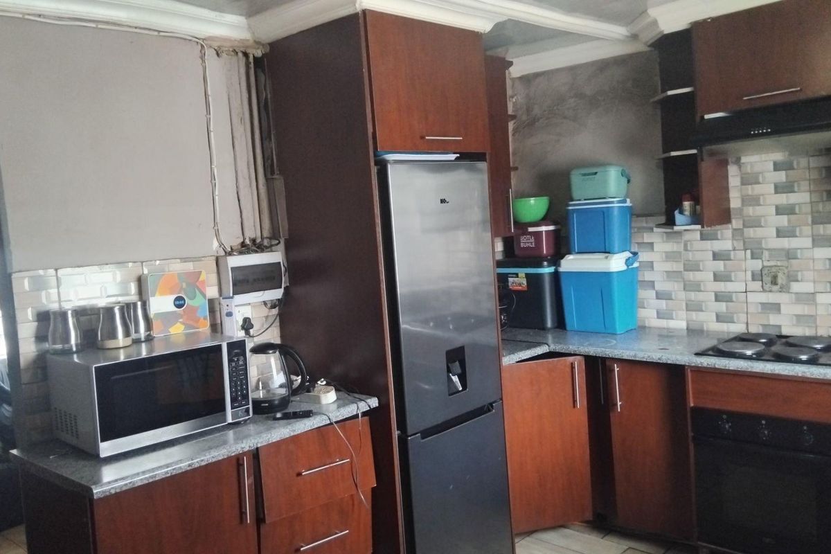 2 Bedroom House For Sale in Saulsville - Photo 4