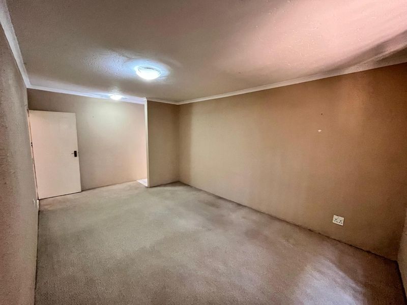 4 Bedroom House for sale - Photo 10