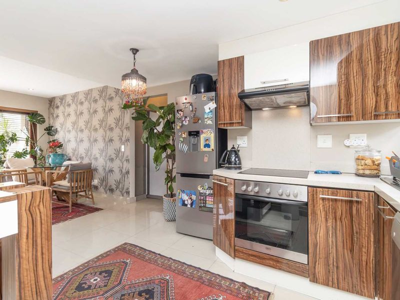 "Chic Loft Living with Stunning Terrace in Prime Fourways Location"! - Photo 4