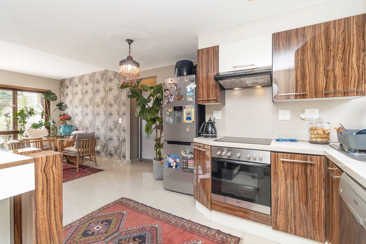 "Chic Loft Living with Stunning Terrace in Prime Fourways Location"! - Photo 4