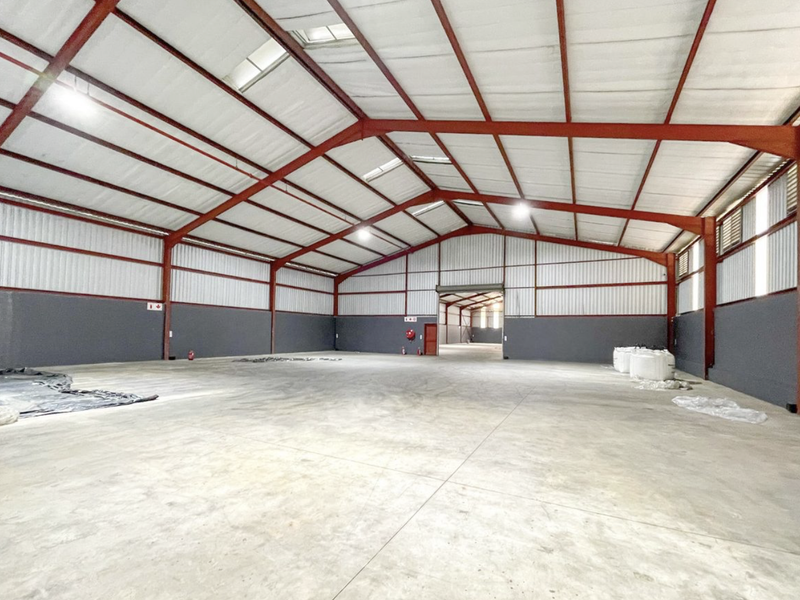 LARGE WAREHOUSE FOR SALE WITH YARD CLOSE TO FREEWAY - Photo 10