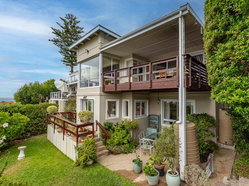 Multi-level Seaview home with flexible dual living options - Photo 3