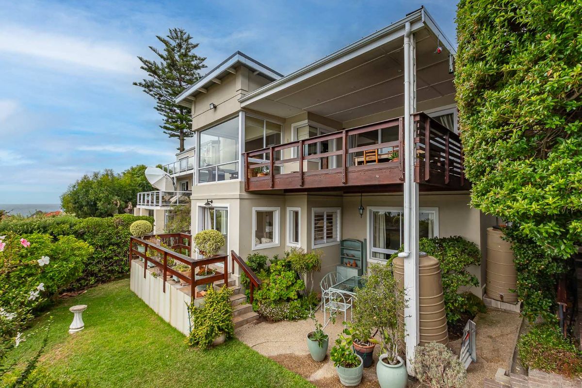 Multi-level Seaview home with flexible dual living options - Photo 3