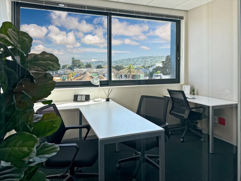 Professional office space in Regus Waterside on fully flexible terms - Photo 2
