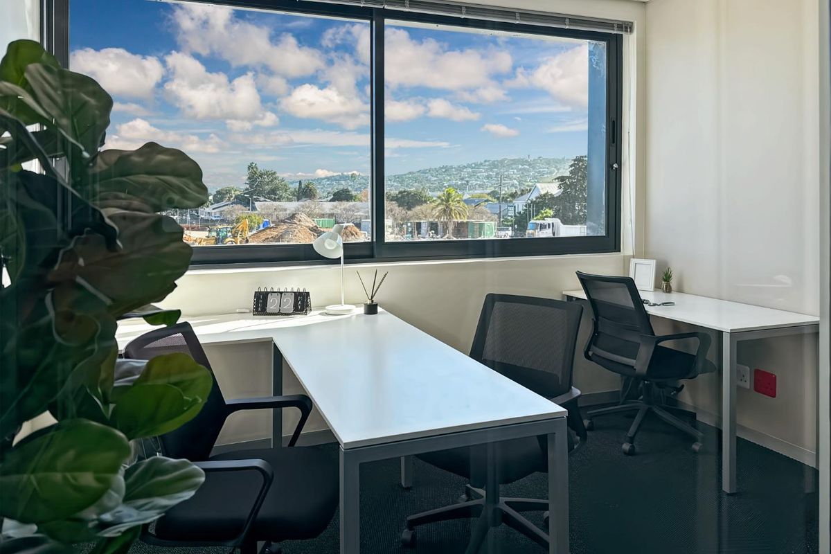Professional office space in Regus Waterside on fully flexible terms - Photo 2