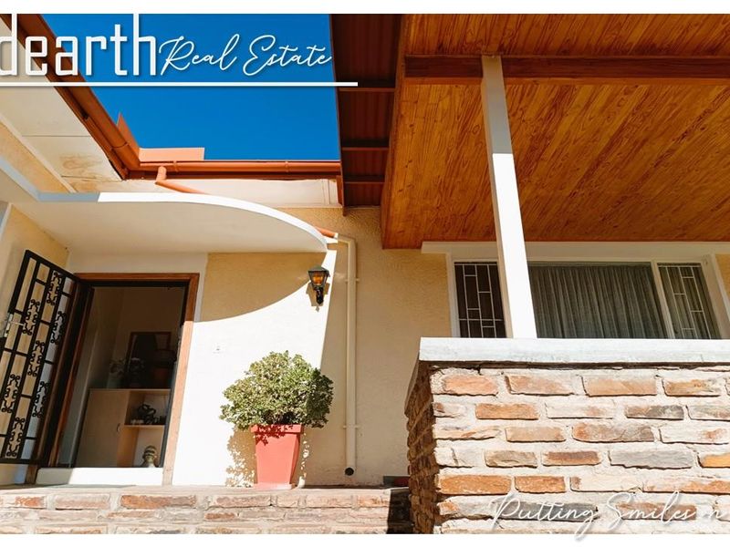 "A Versatile Rental Retreat in Klein Windhoek- Berg Street" - Photo 4