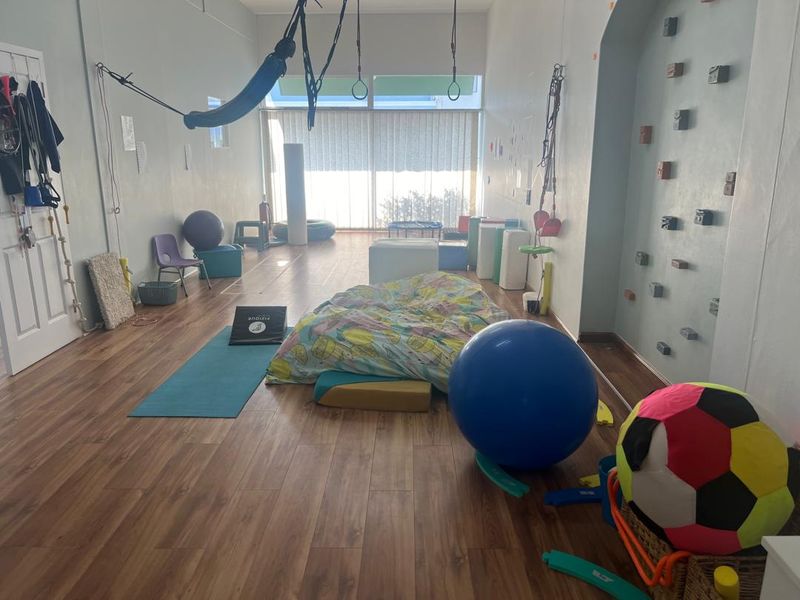 FOR SALE- 2X OFFICE SPACES AND 3X, 2 BEDROOM FLATS, WALVISBAY, NAMIBIA - Photo 7