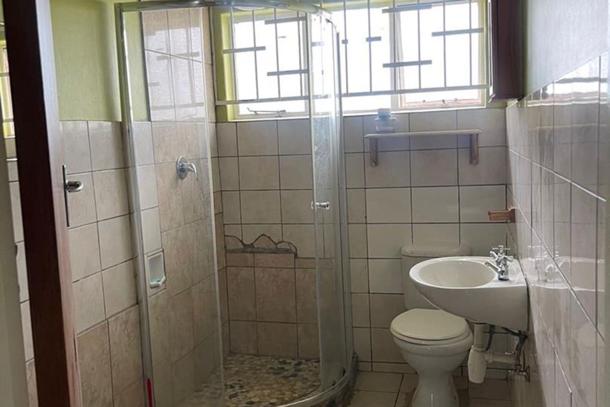 WELL MAINTAINED 2 BEDROOM APARTMENT FOR SALE IN WINDHOEK WEST: PASTEURHOF - Photo 4
