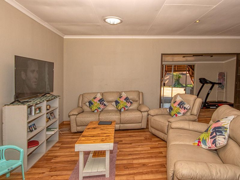 Family home with Flatlet for sale - Photo 3