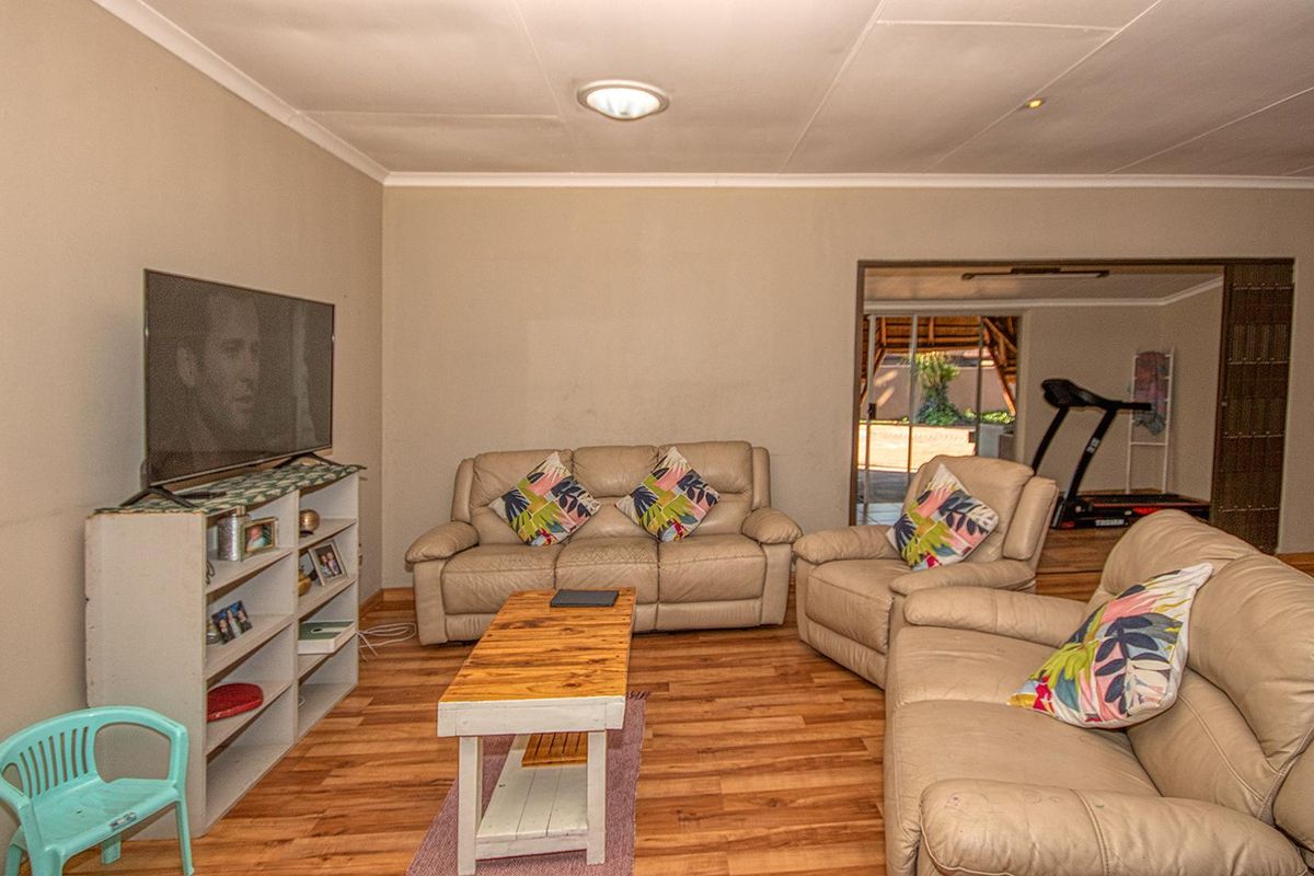 Family home with Flatlet for sale - Photo 3