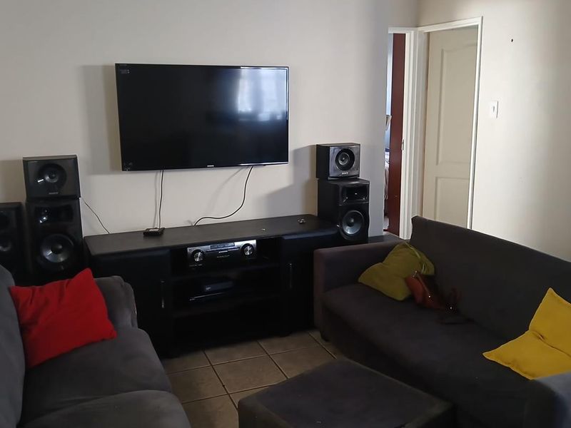 Charming Two-Bedroom House for Rent in Kraaifontein, Scottsdene - Photo 3