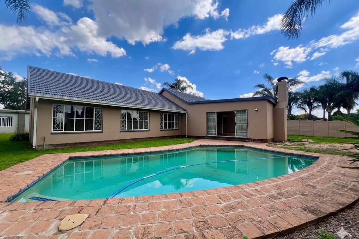 Neat as a Pin and Ready for Your Family. - Photo 5