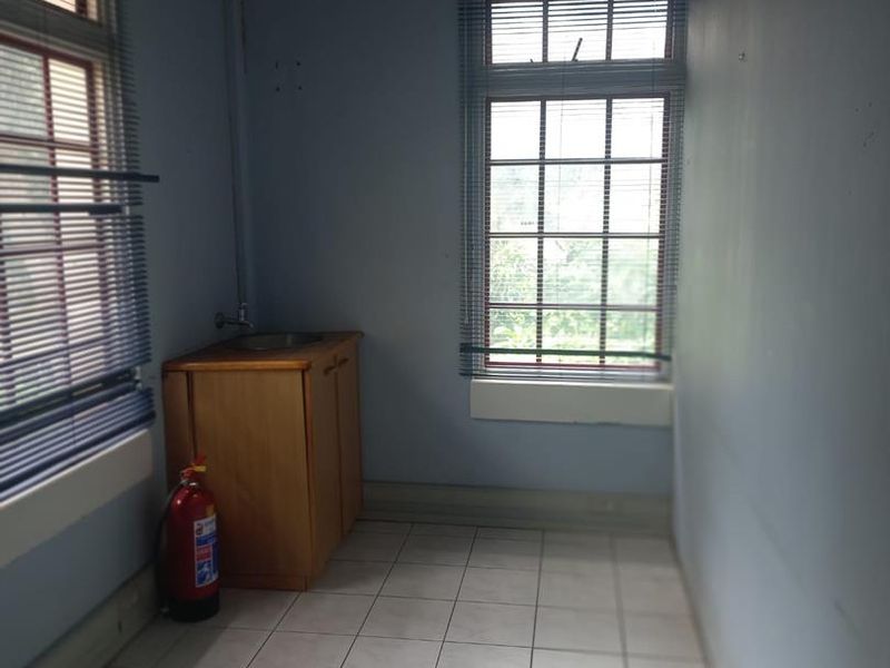 Professional Yet Engaging - Photo 4